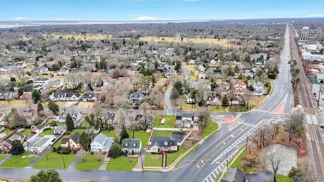 92 Sunset Road, Bay Shore, NY 11706