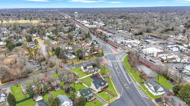 92 Sunset Road, Bay Shore, NY 11706