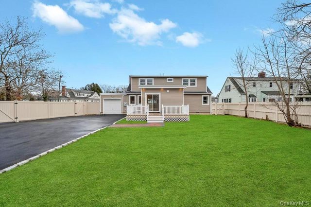 92 Sunset Road, Bay Shore, NY 11706