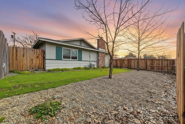 9666-9668 Lake Natoma Dr, Orangevale, CA 95662