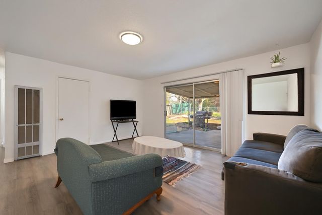 9666-9668 Lake Natoma Dr, Orangevale, CA 95662