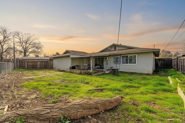 9666-9668 Lake Natoma Dr, Orangevale, CA 95662