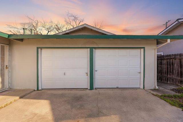 9666-9668 Lake Natoma Dr, Orangevale, CA 95662