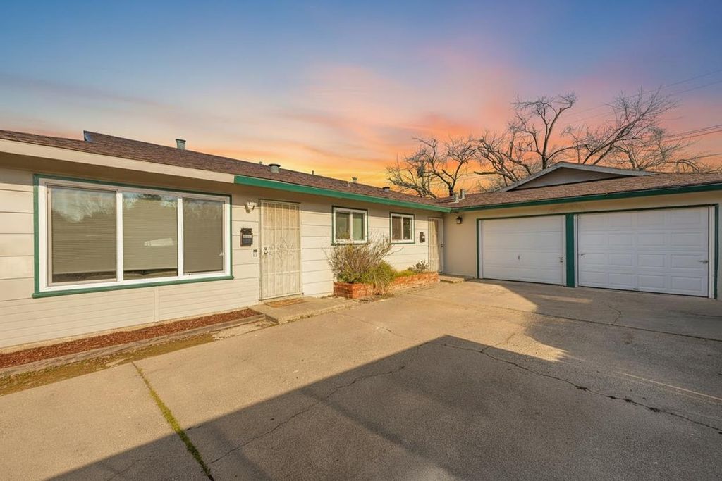 9666-9668 Lake Natoma Dr, Orangevale, CA 95662