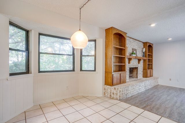 8605 Marys Creek Drive, Benbrook, TX 76116