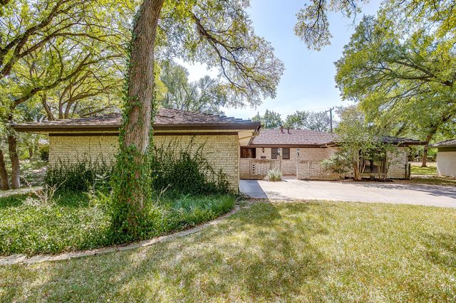 8605 Marys Creek Drive, Benbrook, TX 76116