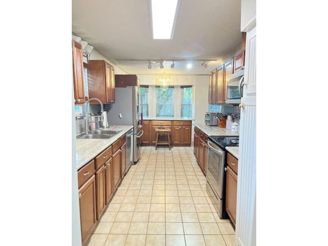 4604 Oak Valley Drive, Orange, TX 77632