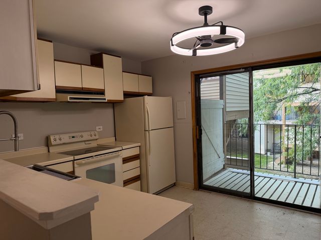 164 S Waters Edge Drive 201, Glendale Heights, IL 60139