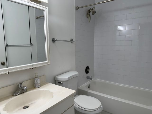 164 S Waters Edge Drive 201, Glendale Heights, IL 60139