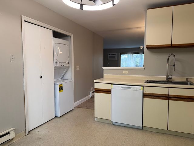 164 S Waters Edge Drive 201, Glendale Heights, IL 60139