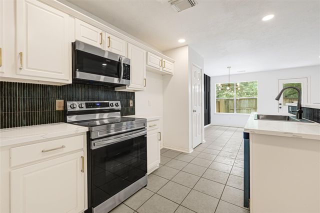146 S Walden Elms Circle, Spring, TX 77382