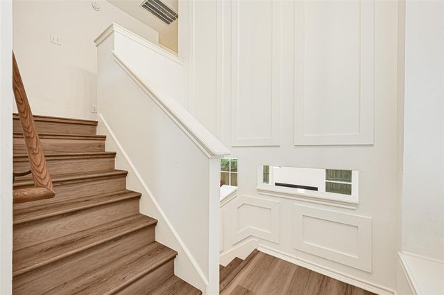 146 S Walden Elms Circle, Spring, TX 77382