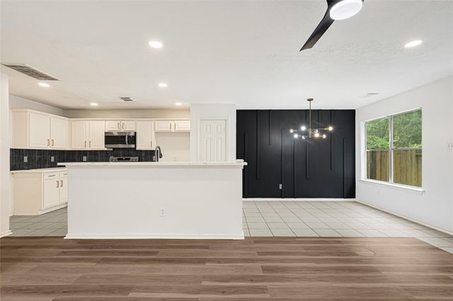 146 S Walden Elms Circle, Spring, TX 77382