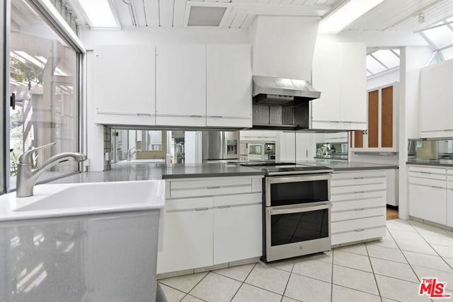 738 Hanley Avenue, Los Angeles, CA 90049