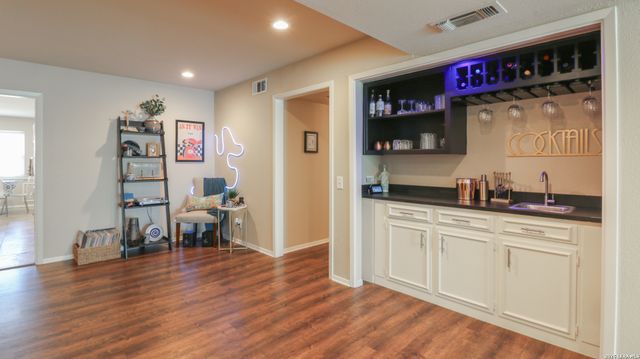 7500 Callaghan Rd Apt 236, San Antonio, TX 78229