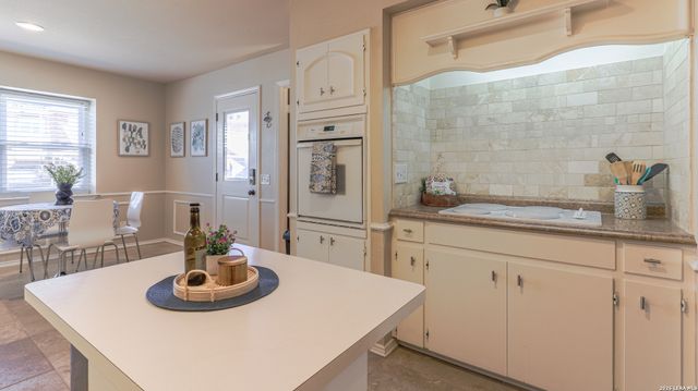 7500 Callaghan Rd Apt 236, San Antonio, TX 78229