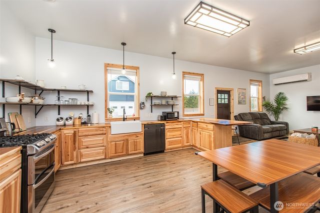 132 Milky Way, Sequim, WA 98382