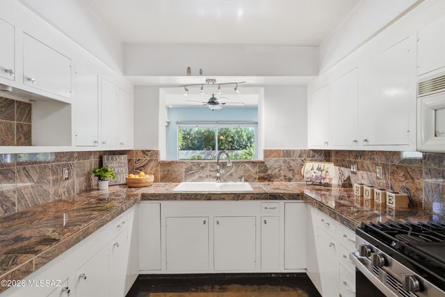 3813 E Calle De Soto, Tucson, AZ 85716