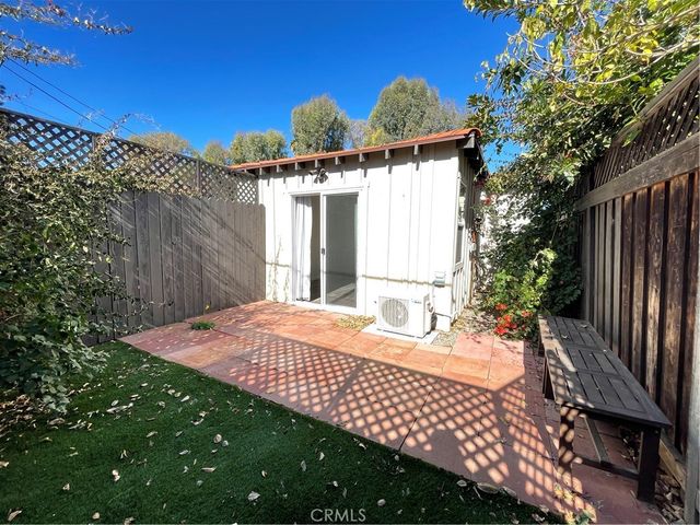 22018 Martinez St, Woodland Hills, CA 91364