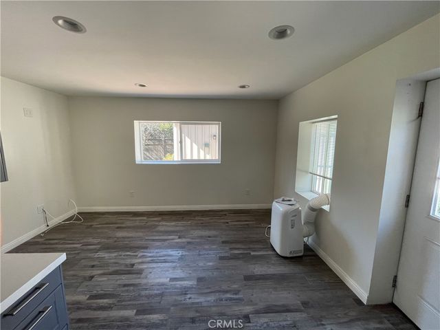 22018 Martinez St, Woodland Hills, CA 91364