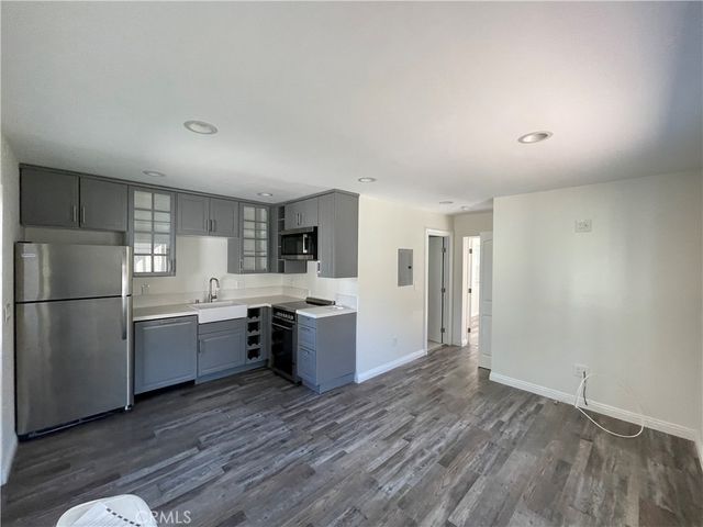22018 Martinez St, Woodland Hills, CA 91364