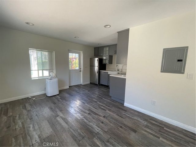 22018 Martinez St, Woodland Hills, CA 91364