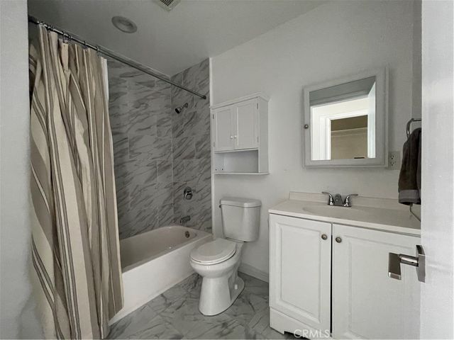 22018 Martinez St, Woodland Hills, CA 91364