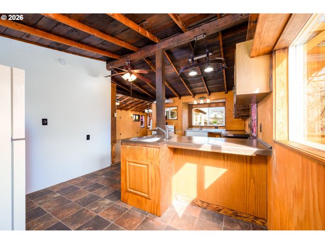 2745 W JAY Ave, Roseburg, OR 97471