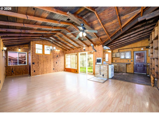 2745 W JAY Ave, Roseburg, OR 97471