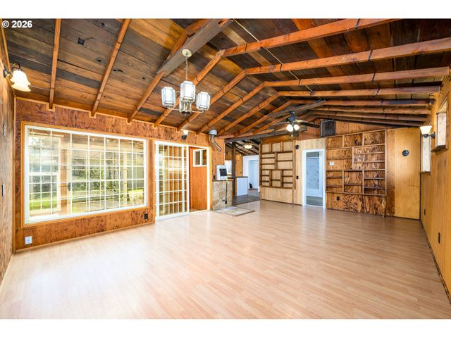 2745 W JAY Ave, Roseburg, OR 97471