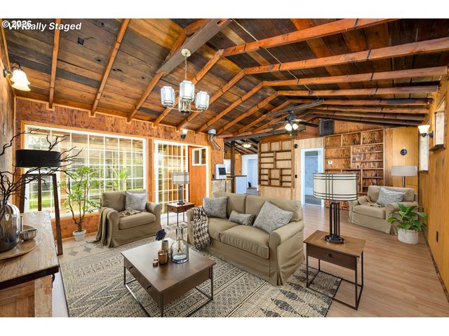 2745 W JAY Ave, Roseburg, OR 97471