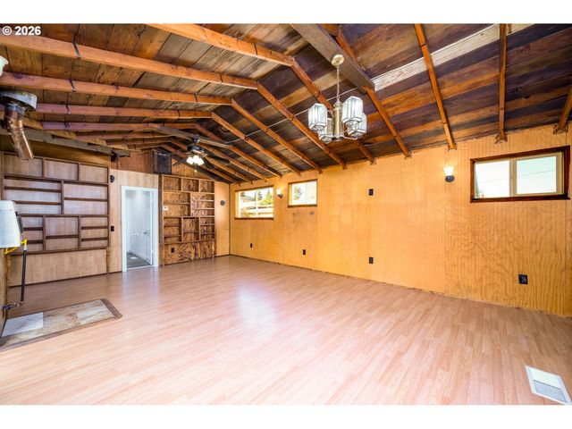 2745 W JAY Ave, Roseburg, OR 97471