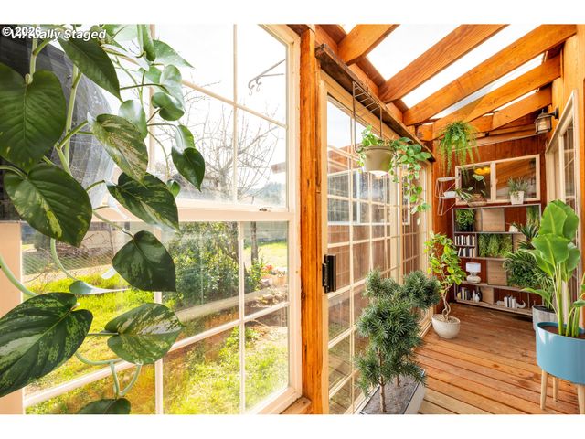 2745 W JAY Ave, Roseburg, OR 97471