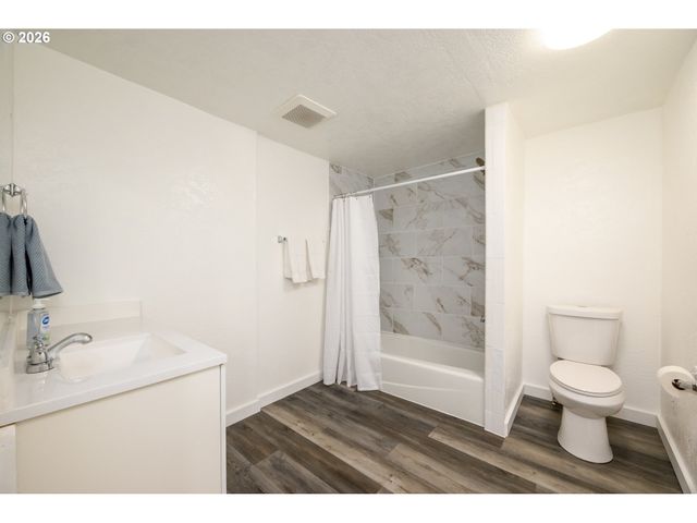 2745 W JAY Ave, Roseburg, OR 97471