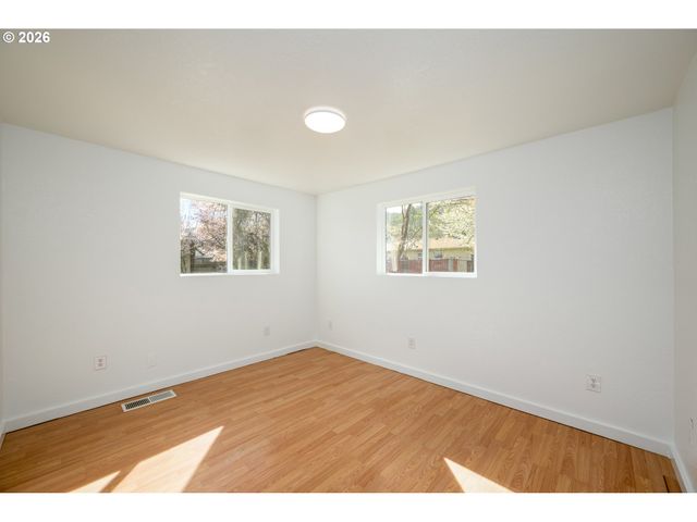 2745 W JAY Ave, Roseburg, OR 97471