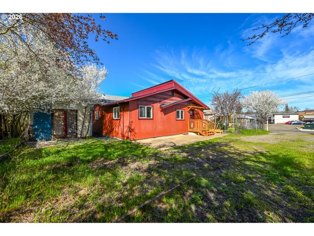 2745 W JAY Ave, Roseburg, OR 97471