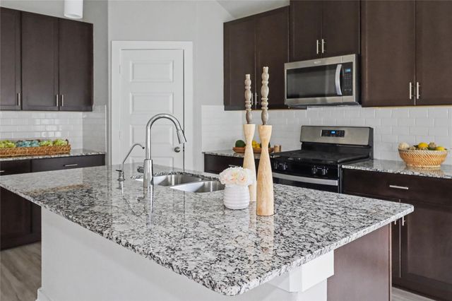 5122 Harvest Season Lane, Pearland, TX 77584