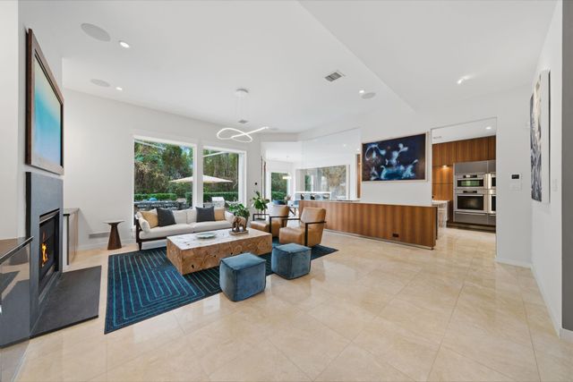 3 Farington Way, The Woodlands, TX 77382