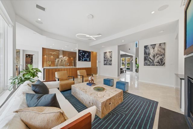 3 Farington Way, The Woodlands, TX 77382