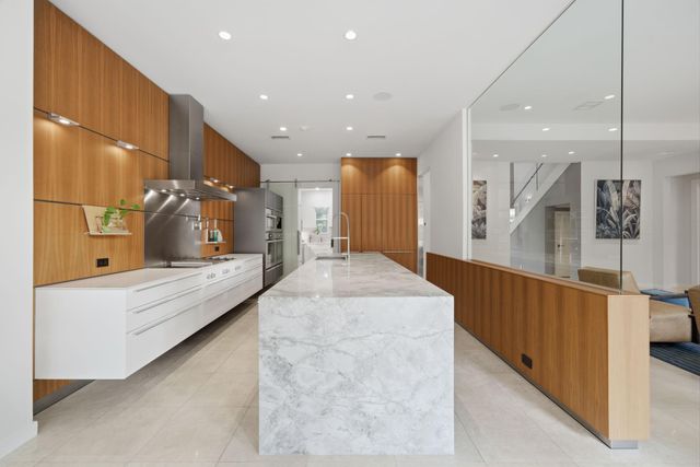 3 Farington Way, The Woodlands, TX 77382