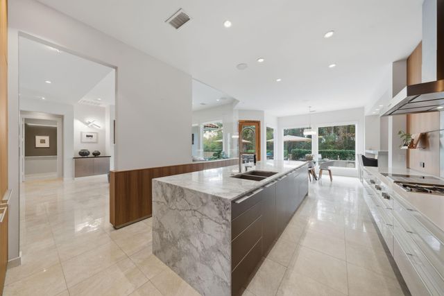 3 Farington Way, The Woodlands, TX 77382