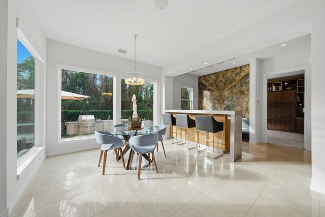 3 Farington Way, The Woodlands, TX 77382