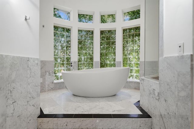 3 Farington Way, The Woodlands, TX 77382