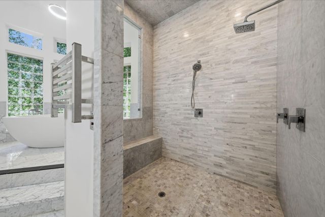 3 Farington Way, The Woodlands, TX 77382