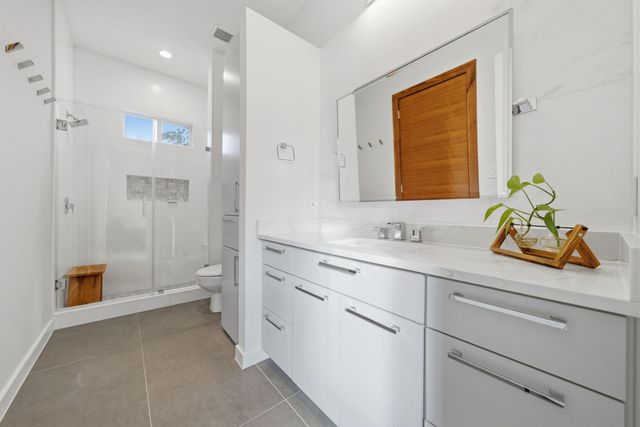 3 Farington Way, The Woodlands, TX 77382