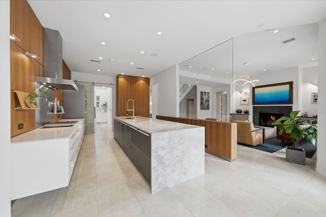 3 Farington Way, The Woodlands, TX 77382