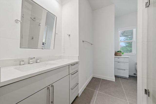 3 Farington Way, The Woodlands, TX 77382