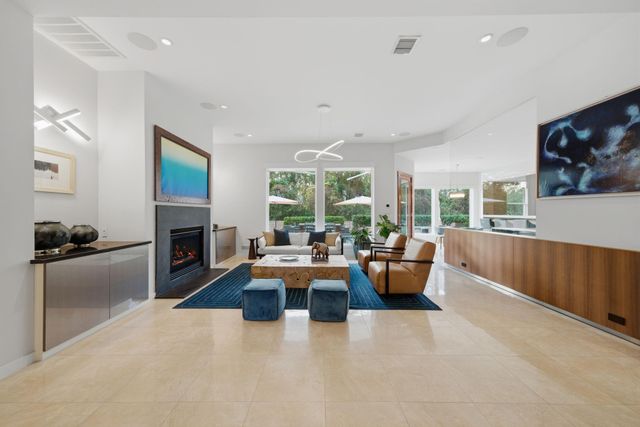 3 Farington Way, The Woodlands, TX 77382