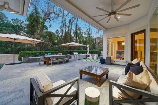 3 Farington Way, The Woodlands, TX 77382