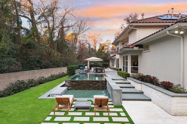 3 Farington Way, The Woodlands, TX 77382